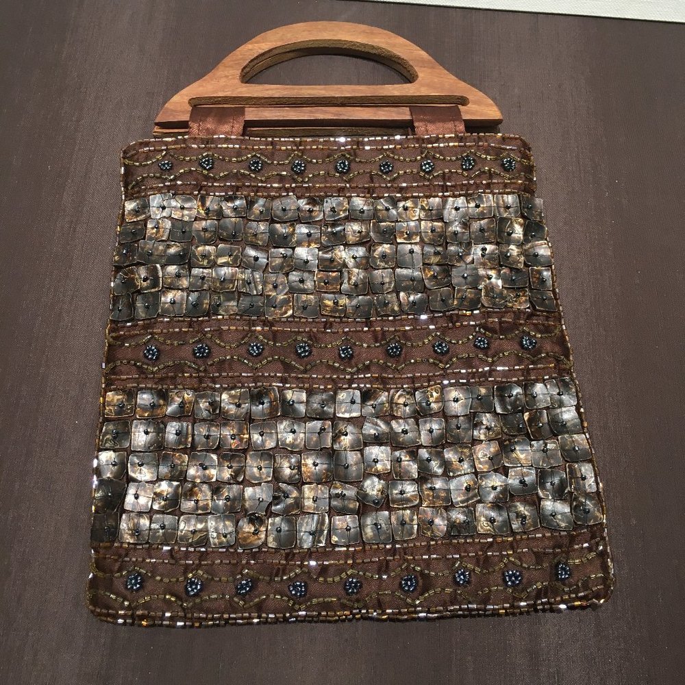 Beaded Bag With Shells And Wood Handle - image 2